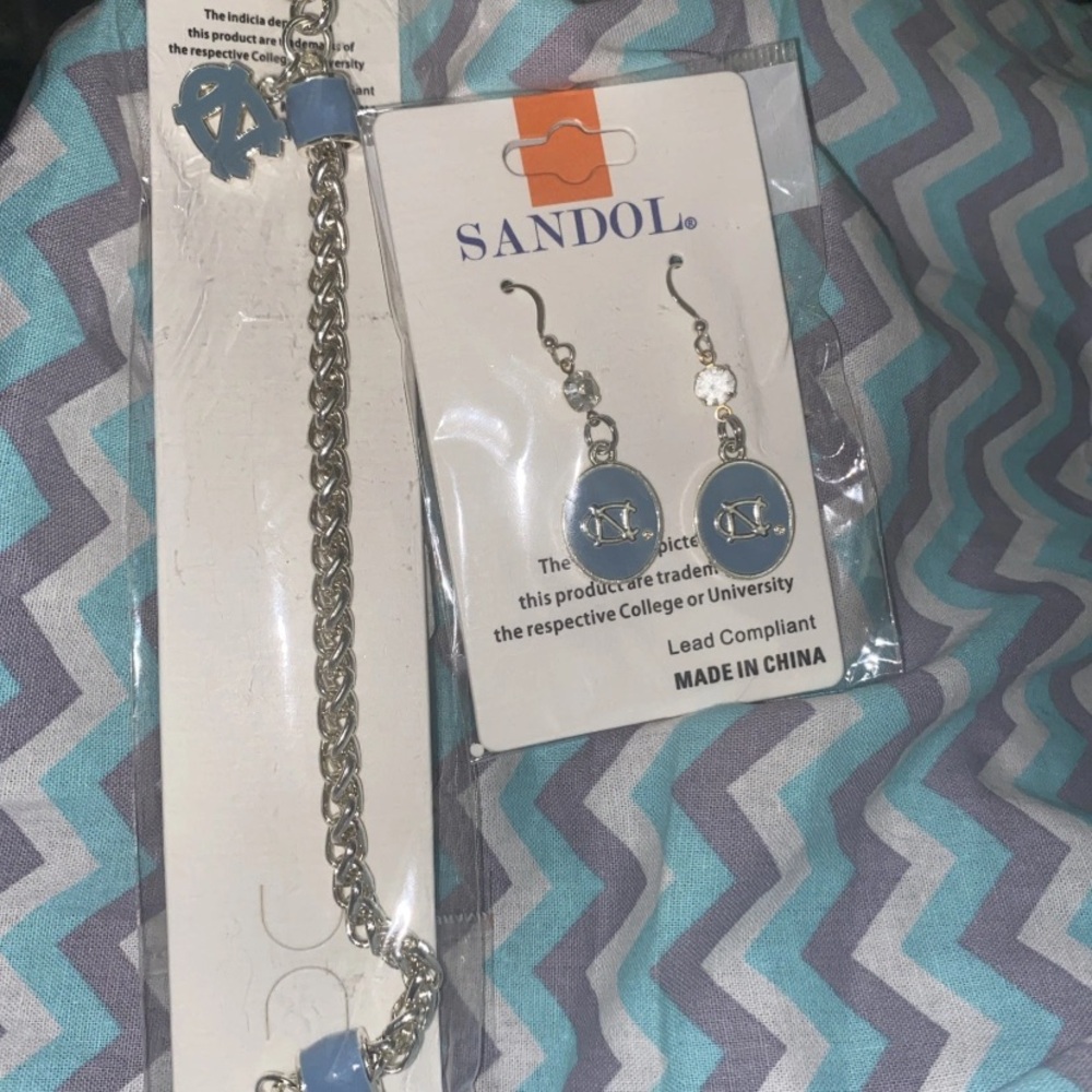 NEW! UNC North Carolina Tarheels Silver Bracelet & Earring Set. Authentic NCAA